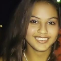 - Sou capricórniana, tenho 16 anos, sou muito apaixonada por: Música, Família, Amigos, Namo e claro pelo meu São Pauloo !! Meu grande objetivo é ser FELIZ !! ;P