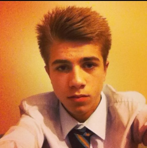 Play soccer for Cortland, im 19, live life to the fullest