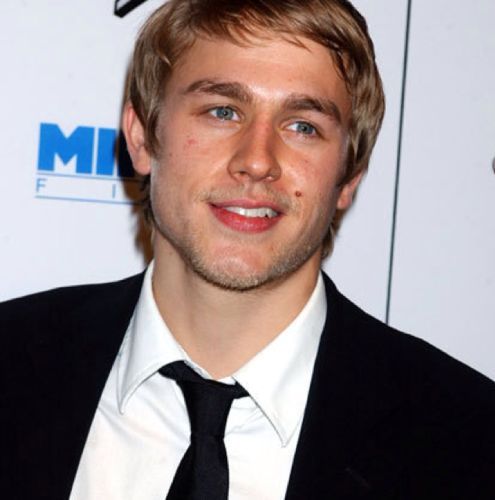 HerCuffedMoon's profile picture. for when a certain babypire gets me locked up in chains from my @CrownOfBlood account. -smirks- 18+ SVM/TB RP