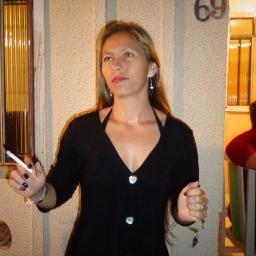 polemica ,teimosa ,desidida ,ousada,curiosa.
mas muito protetora luto por mim e por quem não tem coragem de lutar,esta sou eu muito prazer