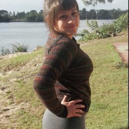 Bueno soy re simpatica, me gusta llevarme bien con todo el mundo, y no me va el careteo, me gusta el deporte etc.. Estudio en el liceo El Pinar 2!!