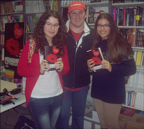Somos @Cri_crisss y @BlanquiRey y esta es la página de Twitter oficial de Bluecitas en Cádiz. Si te gusta leer y eres Bluejeaner, ¡síguenos!