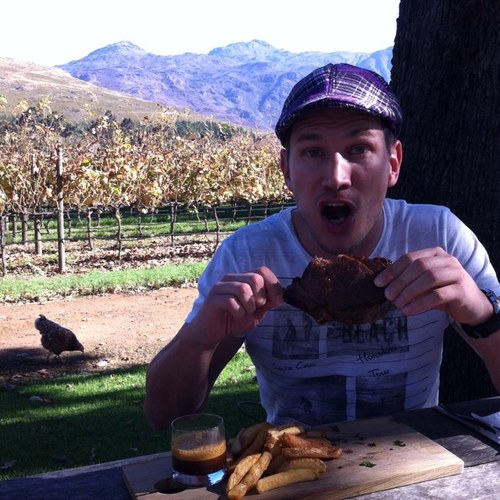 Boring consultant by day, daring foodie by night. Lover of all things nice and willing to try anything twice!
