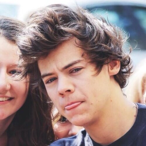 follow @narrypicture. ask for a follow back :)