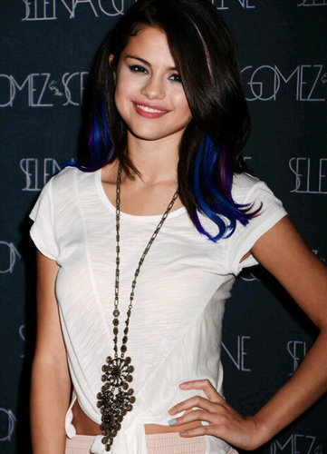 Taylor is the queen. Selena is the princess.