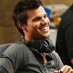 Alfa Jacob Black. Familia Oficial.Minha esposa imprinting @renesmeemarota e minhas filhas @jazmyncullenB e @JuliecullenB