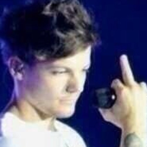 HEY DONT FOLLOW THIS ACC FOLLOW @Ziamdiamondss !