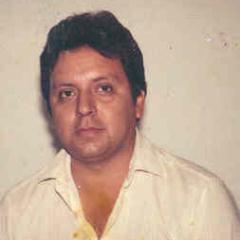 buen hombre, atento, con respeto Te SIGO y Tu me SIGUES,  good man, caring, respecting you and your STILL FOLLOW me