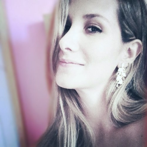 APAIXONADÍSSIMA pela VIDA. Grata por cada lição. Amante da ciência jurídica. Cursando Psicologia. Mãe.