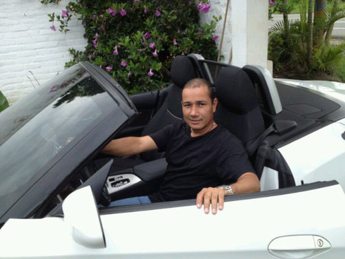 Periodista y Abogado.