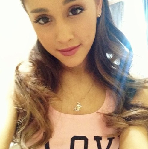 ArisLoveBug's profile picture. Why.