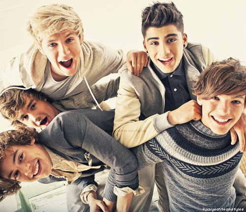 Just another Directioner :D follow me I always follow back!