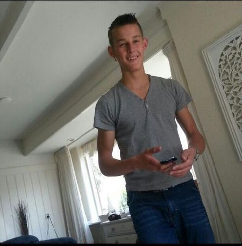 Albert Romkes
01-06-1995/GITAAR/weekend.. :P
