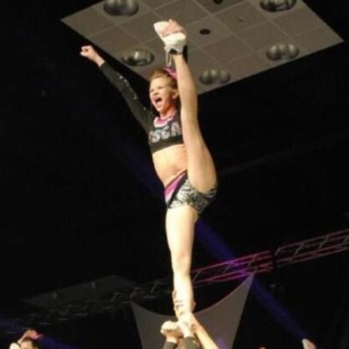 Cheerleader from bow to toe