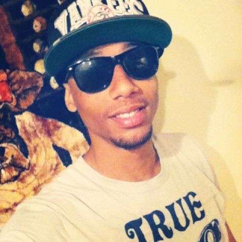 Just a young nigga. Trynna get this paper.End of story#B.I.T.E #dmv #tristate #FreeMaxB follow me on ig: mr_glover1017