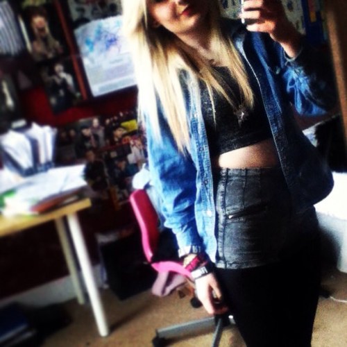 ★ The Stone Roses The Kooks Oasis The View Nina Nesbitt Jake Bugg The Specials Primal Scream Doctor Who Walking Dead ♥