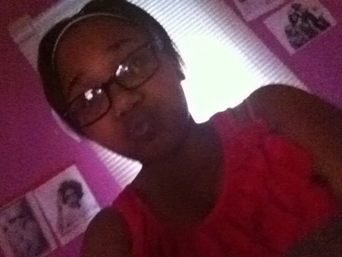 follow mheeee i follow bak bhaeebhee ^.^