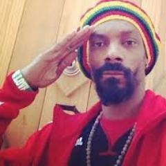 Twitter em homenagem ao rapper, produtor, Ator e compositor americano Calvin Cordozar Broadus