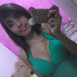 Alegre ,curiosa ,chata ,impossível ,carinhosa ,legal e tudo maais , Soou Feliiz hehe '
