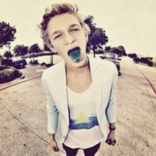 ♡white lips pale face i want to kiss cody simpson's face♡