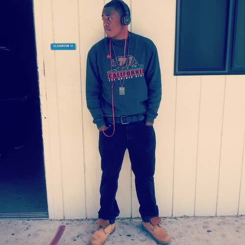 im 17 and imma rapper thats really dedicated to his music and is very chill to talk to#SMG#SOL#FWM