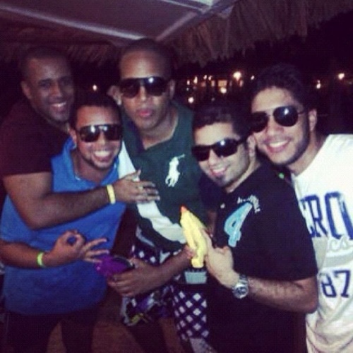 Twitter oficial de el coro mas cool de todo RD.
  #LosCompadres #FrasedeCompadre