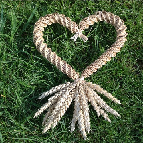 thestrawstore's profile picture. We love straw so we make corn dollies and straw finials out of it.
