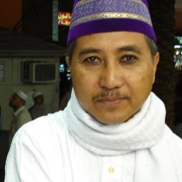 Lurah Dongkol Mengais Rezeki di Pasar Taman Sidoarjo sebagai Pedagang Kelontong . ^-^