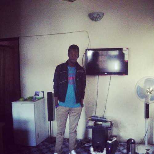 Instagram:dermmiey1018.      I remain my humble self..#self-made #fearlessdude ♥♥Still d old @Dammyfweshkid u knw....