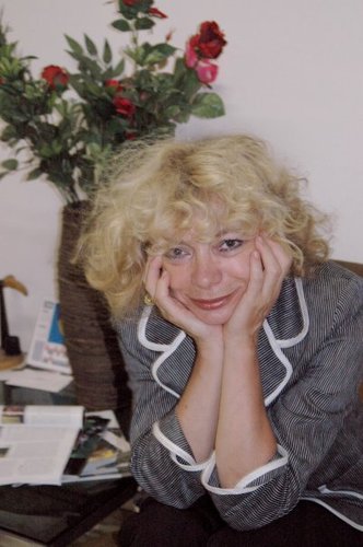 VaiCarola's profile picture. Torinese, Laurea Lingue-Letterature Straniere,  giornalista professionista, scrittrice,  per 2da volta nel CDA CASAGIT dopo essere stata sindaco, poi probiviro.