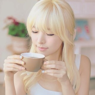 อลิซจากฮัลโหลวีนัสค่ะ~ อยากรู้จักฉันมากกว่านี้ก็ฟอลมานั่งจิบชาคุยกันสิคะ .ยิ้มสวยใจละลาย ปล. ระวังหลงยาเสน่ห์เวลาจิบชาคุยกับลิซนะคะ .ขยิบตา
