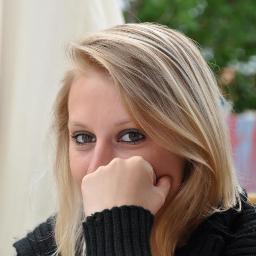 Hi :) I'm 16 years-old ans I'm a french girl who love speak English ! `Lil Wayne` ♥♥  F0LL0W ME! Peace † ♥