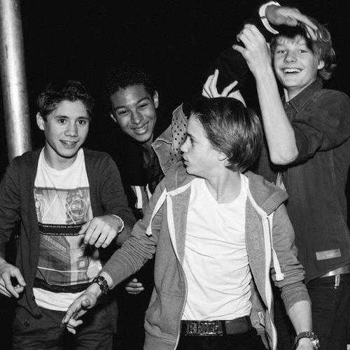 3 beheerders , Laura & Daniek & Mara - WeLoveMainStreet - Wie ons promoot krijgt FollowBack - Bedankt voor het volgen ☆