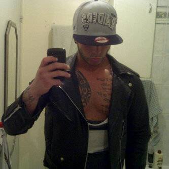 RiyadSwagg77's profile picture. Je suis PARIS SWAG GERMAIN...Ne me juge pas DIEU le fait déjà...chicano au sang mêlés... OVOXO...MUSCU...TATOO...decouvrir le monde. B2O dans les oreilles izer