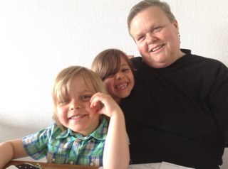 Geboren 1957 te Lwd, een trotse moeder & oma van twee prachtige kinderen, hou van lezen, muziek, lekker koken en eten, gezelligheid. Pluk de dag en geniet....