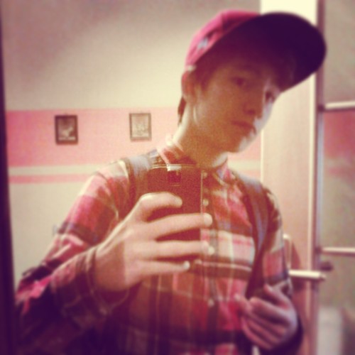Hi Everybody , I'M MICHEAL , I FROM POLAND , I'M 14 YEARS OLD , I LIKE A$AP ROCKY , WIZ KHALIFA AND OF COURSE JT . THX BRO . $WAG          #FOLLOW ME