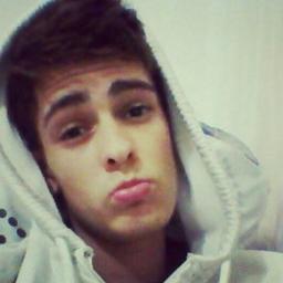 @onedirection, @justinbieber. 20 anos, Medicina, São Paulino de ♥