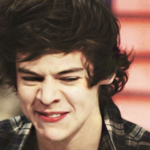 @banarrynas_ just gave you a free follow! :) can you follow her? Just ask if u want a follow back