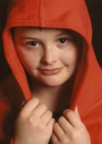 i like red brown eyes brown hair in 10th grade IM15 i like rap nothing else
that picture was with my glasses off and i like hummers trucks