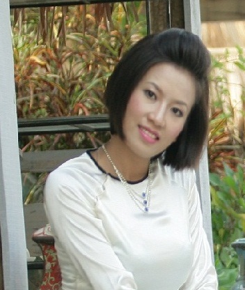 Hobbies: joke, shopping, surface web and eat.