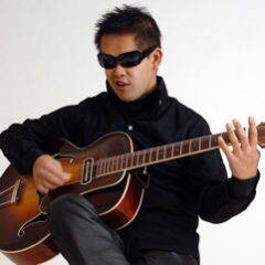 楽譜不要のブラインドミュージシャン。ソロも歌伴奏もやります。 ギター個人教室やってます。対面でもリモートでもok。楽しくギターをやってみませんか?メッセージお待ちしております♪