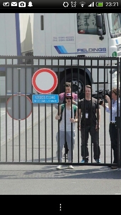 5 boys  have completely taken over my life now i have no friends and i kill myself every single day. I did not ask for this shit. but thanks @onedirection