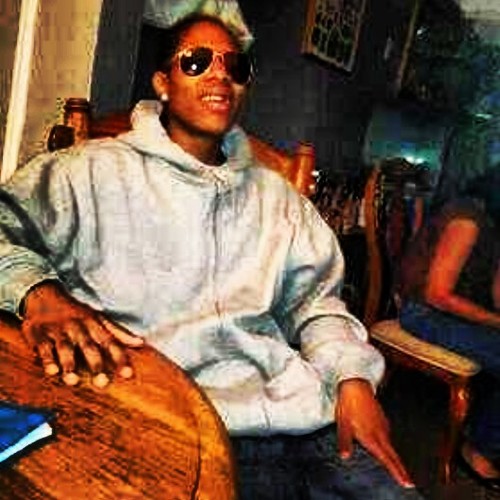 $$$Money Money I Get ALot Of Doeee$$$ #Team Stack Or Starve #Team Never Sober #Team Cuffed By The Baddest @Le_Coldd
