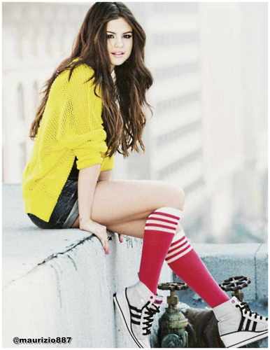 IM AN DEDICATED SELENATOR AND I LOVE MY IDOL SELENA MARIE GOMEZ