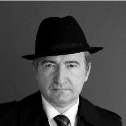 Auteur pour des émissions,comédien.
Je m'occupe de la mise en scène des parisiennes for ever  
http://t.co/LRdYgRiIzM