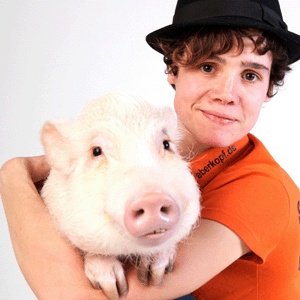 Eberkopf's profile picture. Eberkopf TV ist ein Video- und Fotokonzept, das in den sozialen Netzwerken Beitragsreihen für Tiere an die Einschaltquote knüpft.