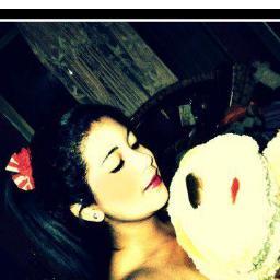 Amo a mi familia, me gusta divertirme a lo maximo, soy bipolar.. amo a los que me odian xk son los mejores fans ;-)
