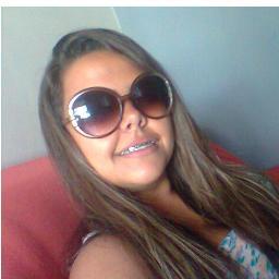 O amor não faz o mundo girar. O amor é o que faz o giro valer a pena.