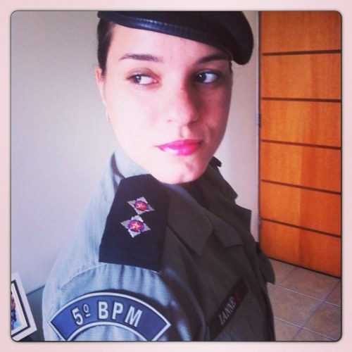 Incondicionalmente feliz e Policial Militar até o último fio de cabelo. Completamente apaixonada pelo marido e pela familia!!
