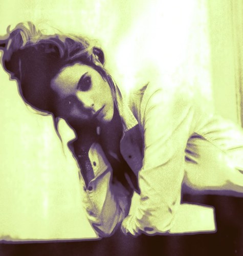 Obesessed with everthing and anything PLL. Also love Gossip Girl and TVD.